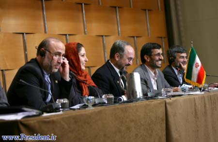http://markazidaily.ir/news/wp-content/uploads/2015/09/bahman-akhavan-ahmadinejad.jpg